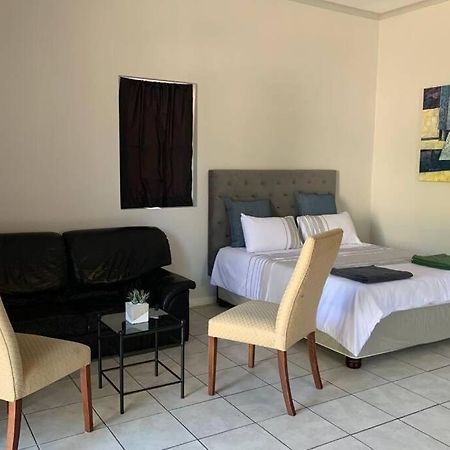 Bright Open-Plan Apartment Close To Wine Tram Franschhoek Bagian luar foto