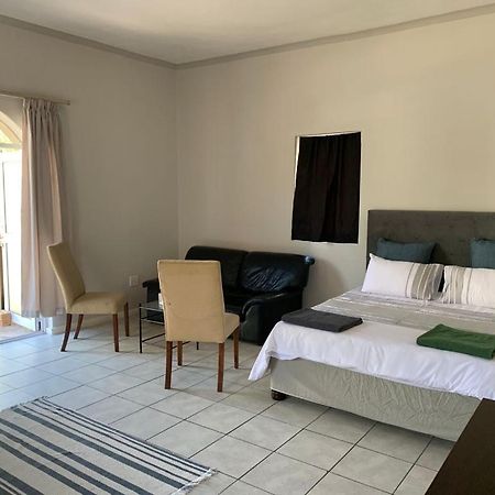 Bright Open-Plan Apartment Close To Wine Tram Franschhoek Bagian luar foto