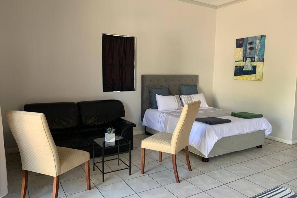 Bright Open-Plan Apartment Close To Wine Tram Franschhoek Bagian luar foto
