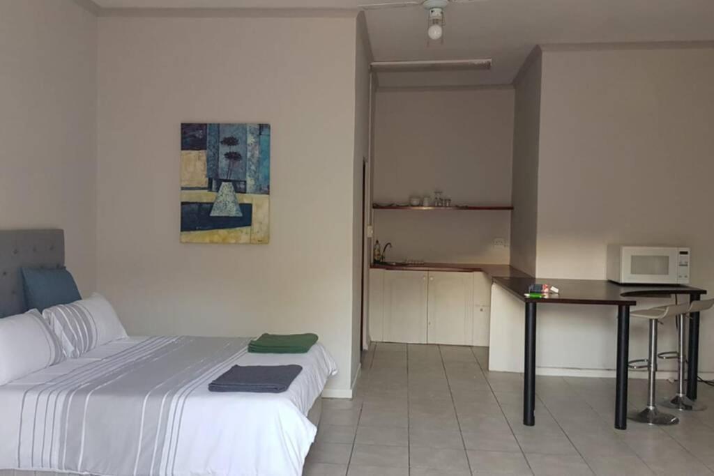 Bright Open-Plan Apartment Close To Wine Tram Franschhoek Bagian luar foto