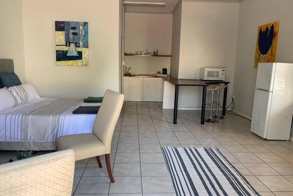 Bright Open-Plan Apartment Close To Wine Tram Franschhoek Bagian luar foto